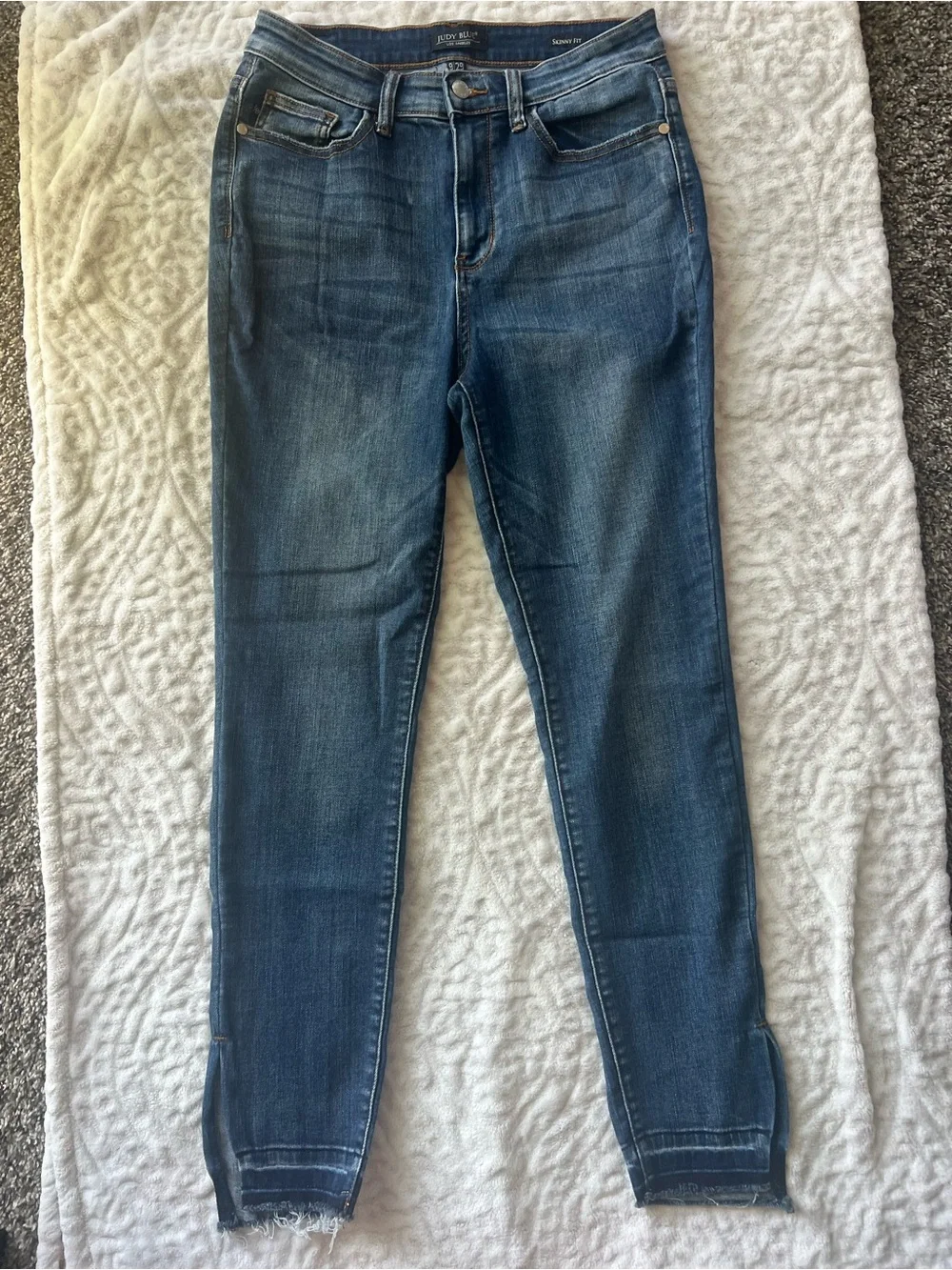 Judy Blue Skinny Fit Jeans Women’s 9/29 Medium Wash Raw Hem Side Slit